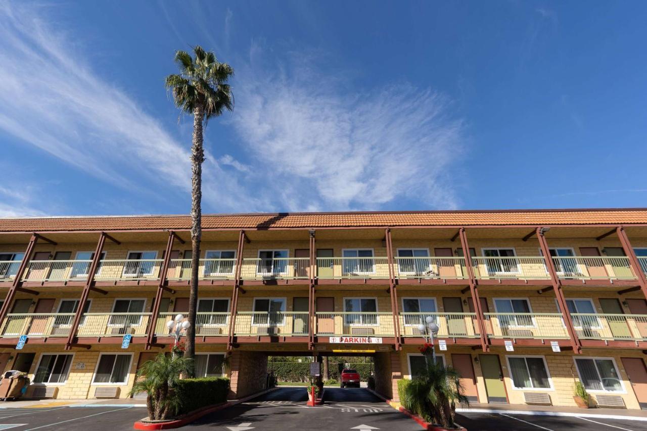 Super 8 by Wyndham Anaheim/Disneyland Drive Exterior foto