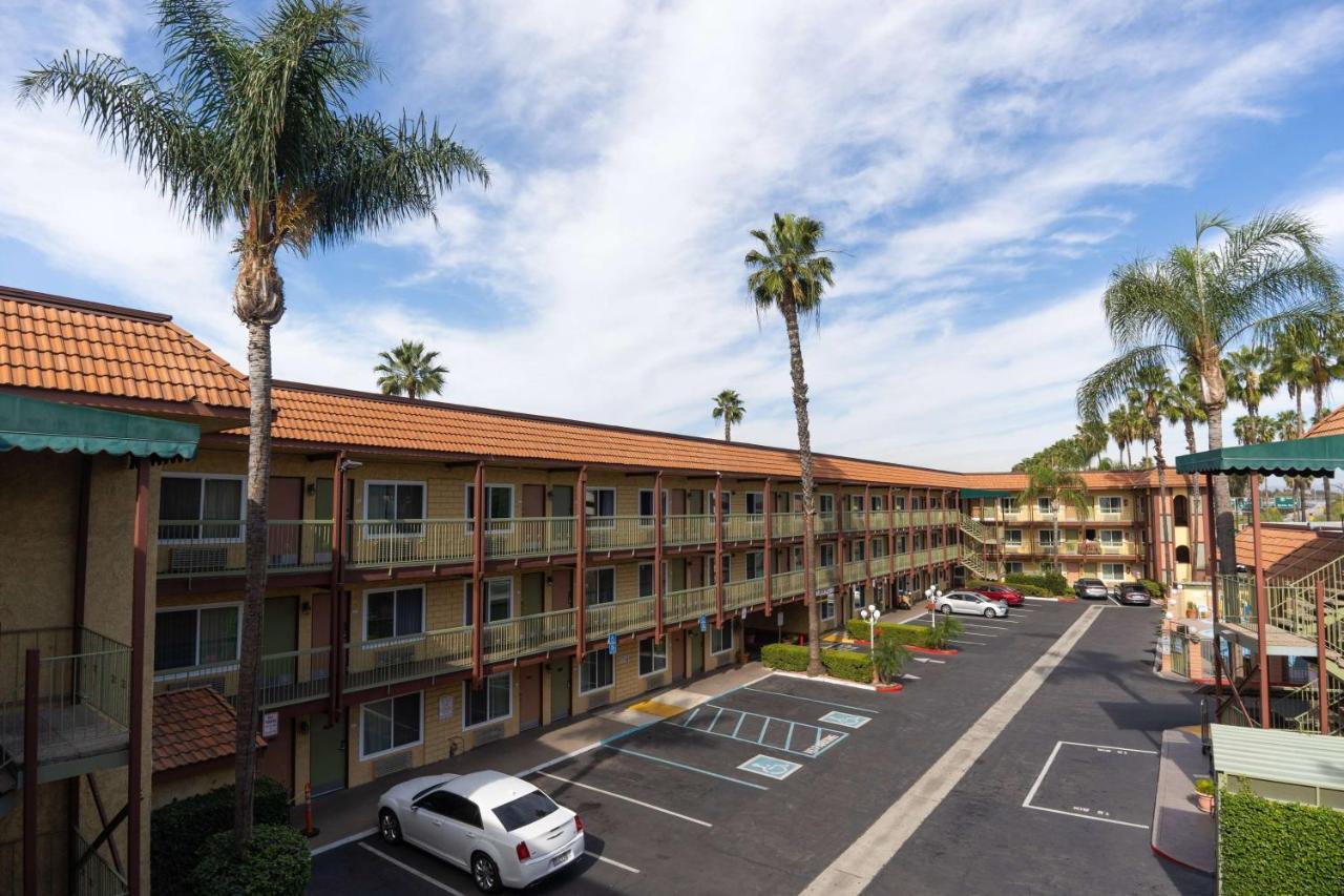 Super 8 by Wyndham Anaheim/Disneyland Drive Exterior foto