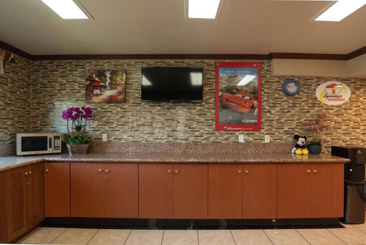 Super 8 by Wyndham Anaheim/Disneyland Drive Exterior foto